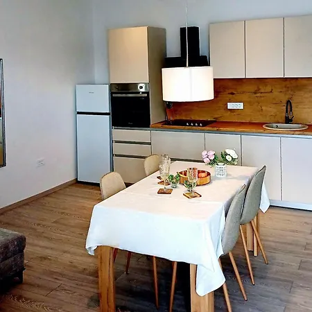 アパート Blue Sky トゥルパニ