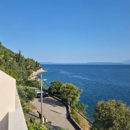 Blue Sky アパート トゥルパニ